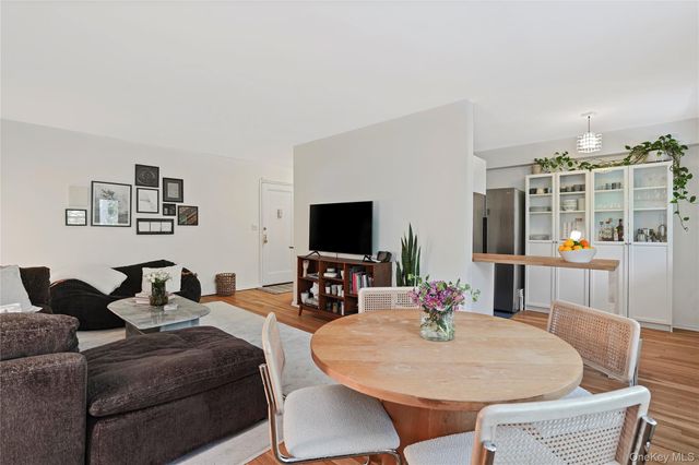110 Draper Lane 2DS, Dobbs Ferry, NY 10522