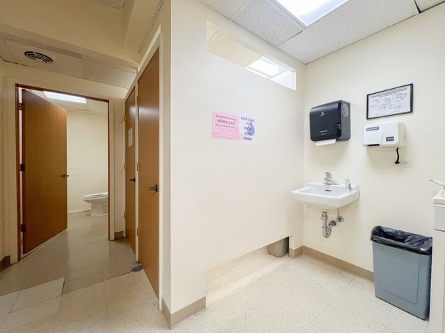 5256 N Broadway Street, Chicago, IL 60640