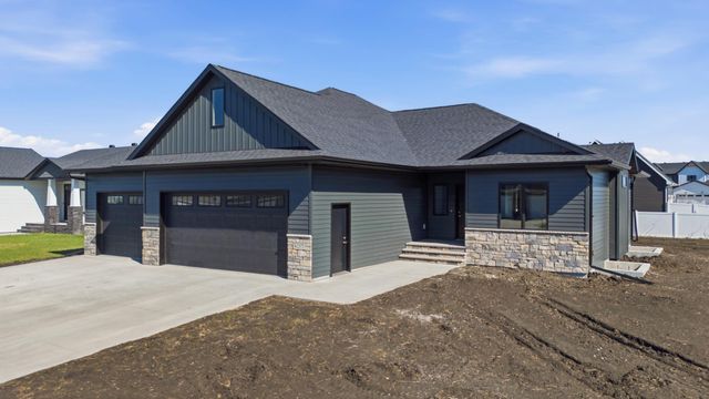 4257 Pine Parkway S, Fargo, ND 58104