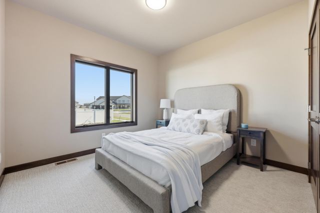4257 Pine Parkway S, Fargo, ND 58104