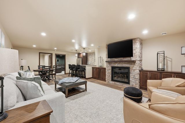 4257 Pine Parkway S, Fargo, ND 58104