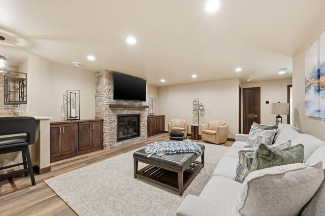 4257 Pine Parkway S, Fargo, ND 58104