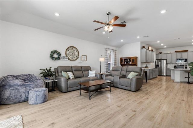 2117 Centerline LN, Georgetown, TX 78628