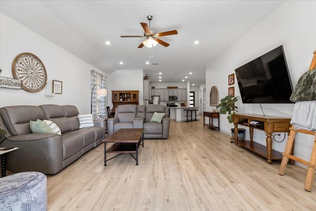 2117 Centerline LN, Georgetown, TX 78628