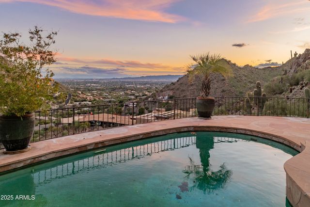 7310 N HIGHCLIFF Drive, Paradise Valley, AZ 85253