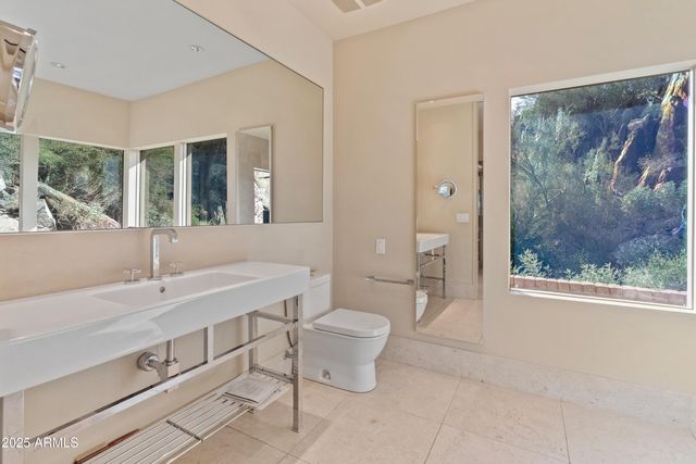 7310 N HIGHCLIFF Drive, Paradise Valley, AZ 85253