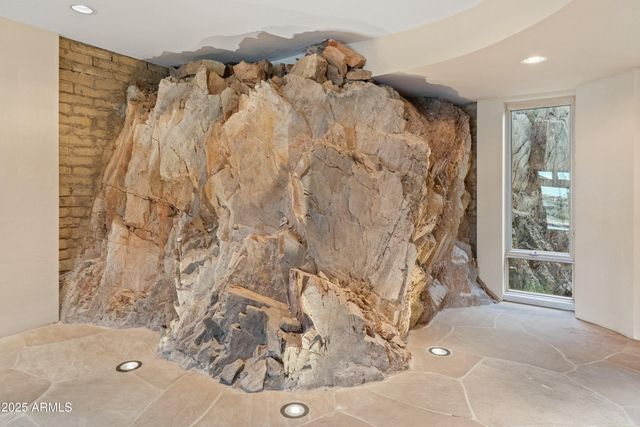 7310 N HIGHCLIFF Drive, Paradise Valley, AZ 85253