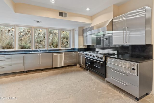 7310 N HIGHCLIFF Drive, Paradise Valley, AZ 85253