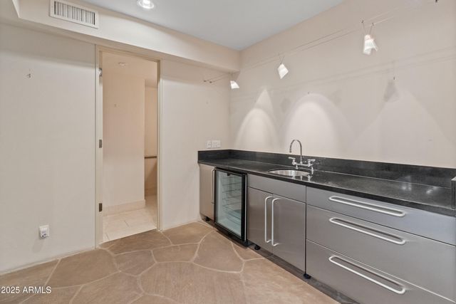 7310 N HIGHCLIFF Drive, Paradise Valley, AZ 85253