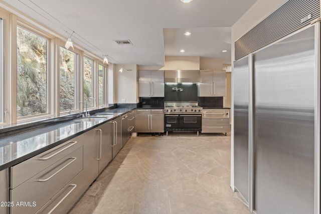 7310 N HIGHCLIFF Drive, Paradise Valley, AZ 85253