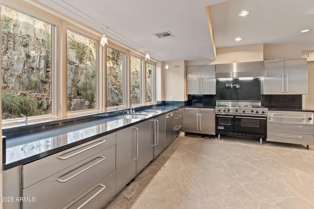 7310 N HIGHCLIFF Drive, Paradise Valley, AZ 85253