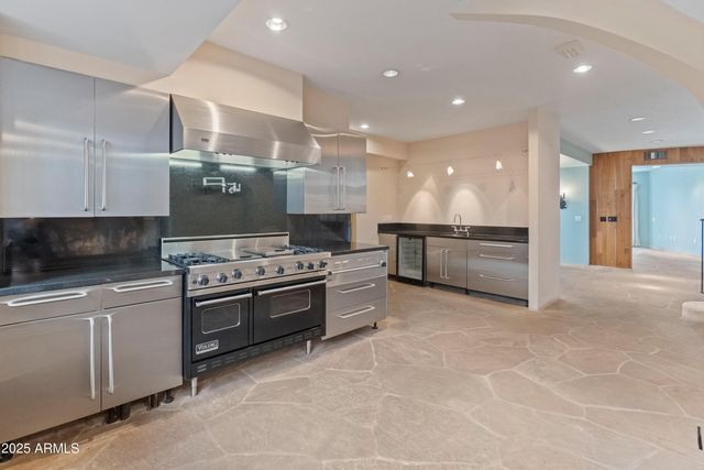 7310 N HIGHCLIFF Drive, Paradise Valley, AZ 85253