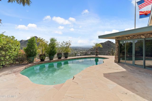7310 N HIGHCLIFF Drive, Paradise Valley, AZ 85253
