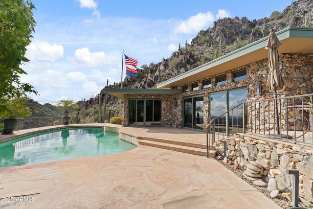 7310 N HIGHCLIFF Drive, Paradise Valley, AZ 85253