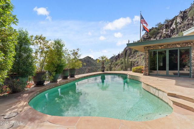 7310 N HIGHCLIFF Drive, Paradise Valley, AZ 85253