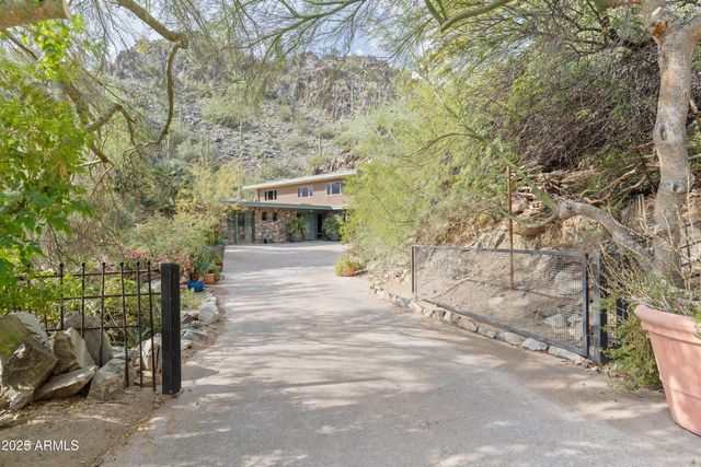 7310 N HIGHCLIFF Drive, Paradise Valley, AZ 85253