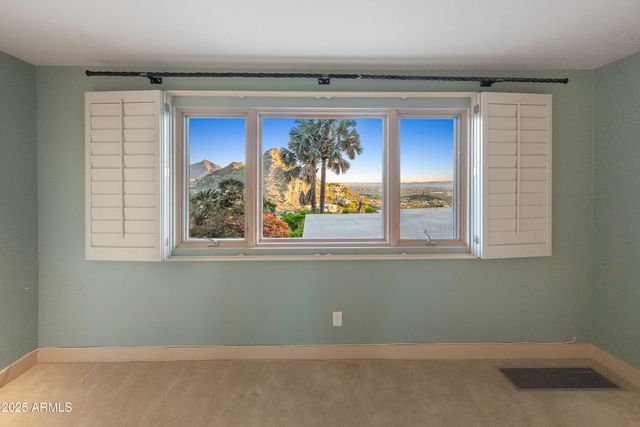 7310 N HIGHCLIFF Drive, Paradise Valley, AZ 85253