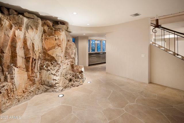 7310 N HIGHCLIFF Drive, Paradise Valley, AZ 85253