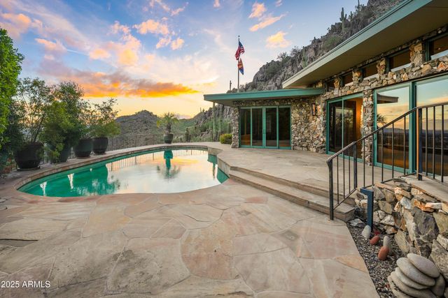 7310 N HIGHCLIFF Drive, Paradise Valley, AZ 85253