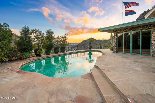 7310 N HIGHCLIFF Drive, Paradise Valley, AZ 85253