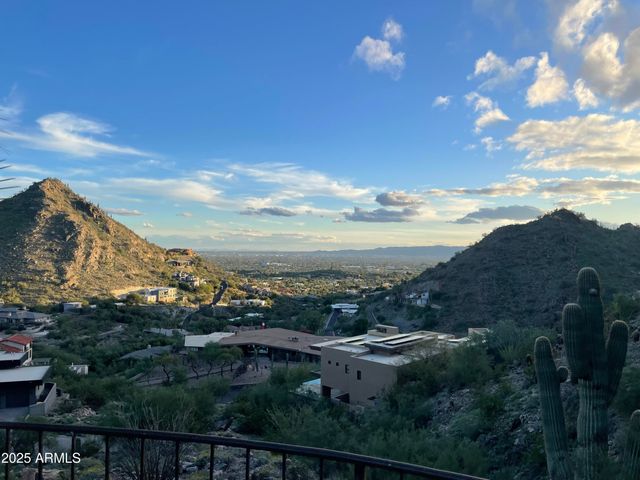 7310 N HIGHCLIFF Drive, Paradise Valley, AZ 85253