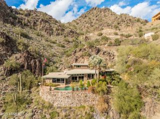 7310 N HIGHCLIFF Drive, Paradise Valley, AZ 85253