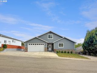 7175 VISTA RIDGE Dr, Brookings, OR 97415