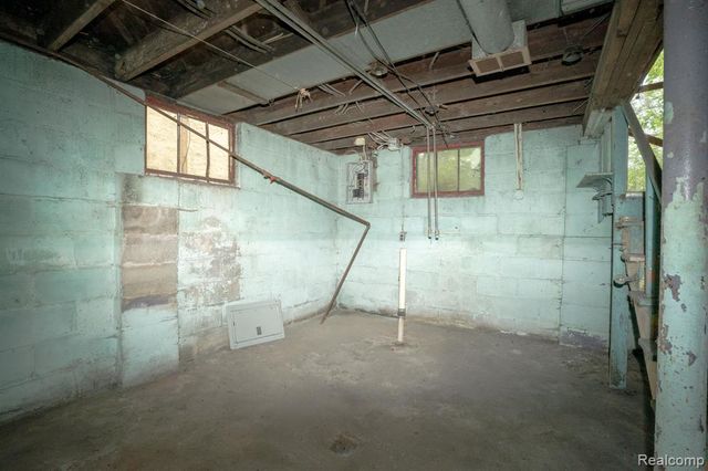 16820 Santa Rosa Drive, Detroit, MI 48221