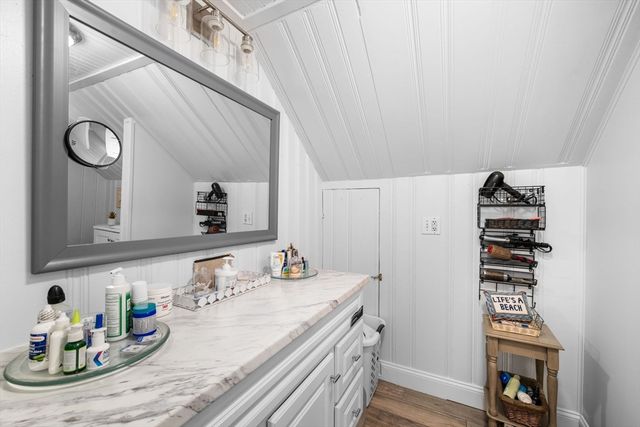 42 Walnut St, Saugus, MA 01906