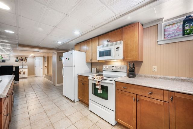 42 Walnut St, Saugus, MA 01906