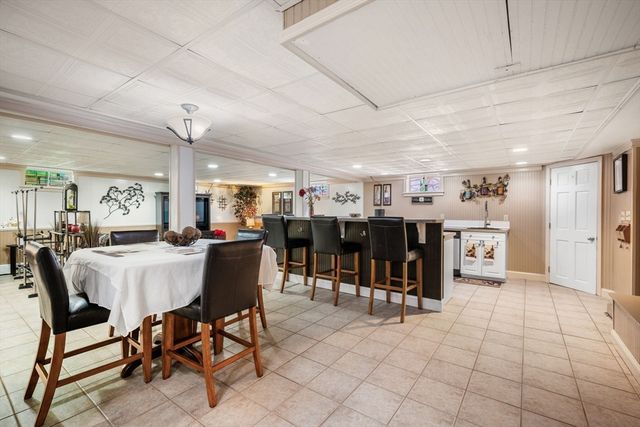 42 Walnut St, Saugus, MA 01906