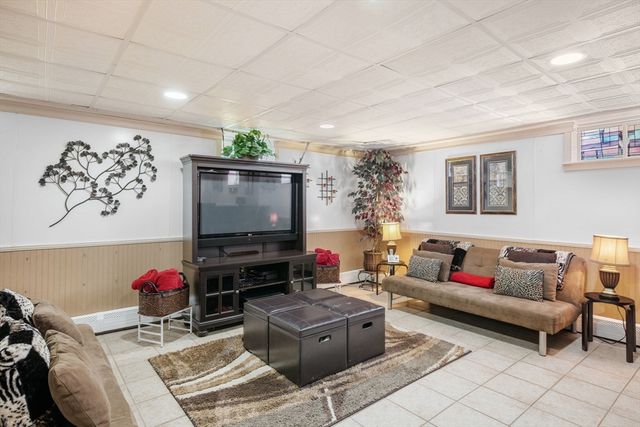 42 Walnut St, Saugus, MA 01906