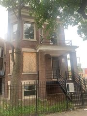 3351 W WALNUT Street, Chicago, IL 60624