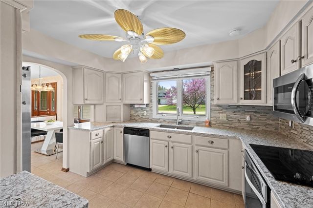 59 N Lakehurst Drive, Eastlake, OH 44095