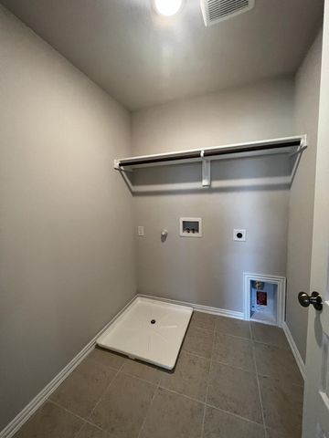 553 Hickory ridge Drive, Van Alstyne, TX 75495