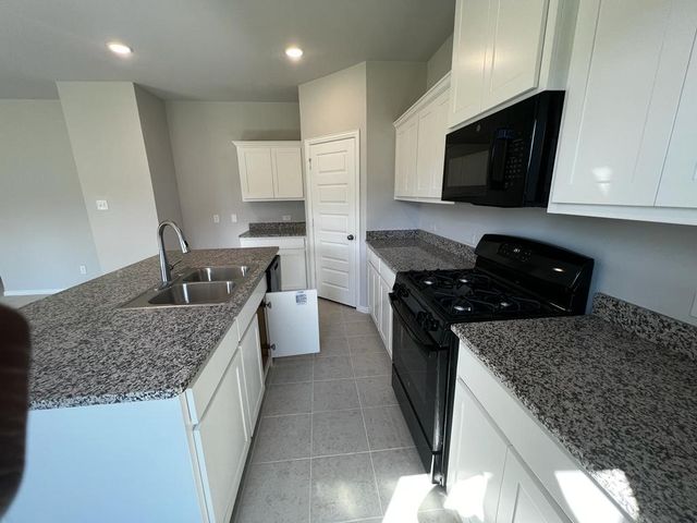 553 Hickory ridge Drive, Van Alstyne, TX 75495