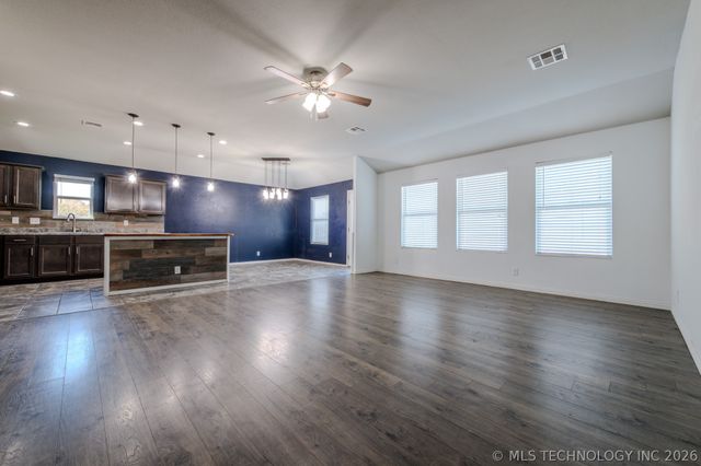 5811 E 146th Place S, Bixby, OK 74008