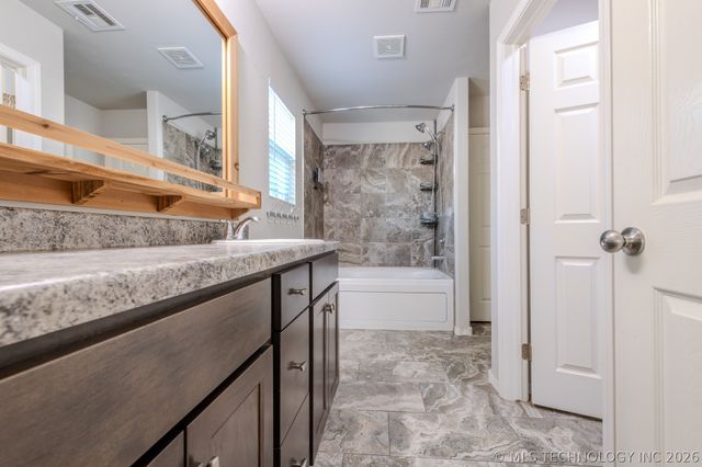 5811 E 146th Place S, Bixby, OK 74008