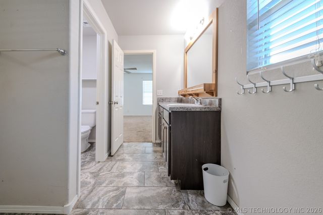 5811 E 146th Place S, Bixby, OK 74008