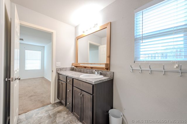 5811 E 146th Place S, Bixby, OK 74008