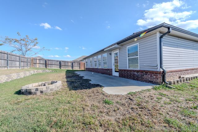 5811 E 146th Place S, Bixby, OK 74008