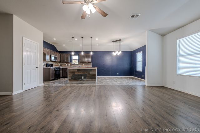 5811 E 146th Place S, Bixby, OK 74008