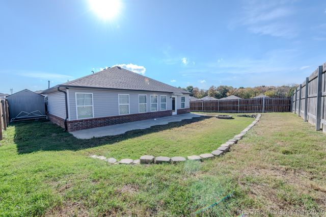 5811 E 146th Place S, Bixby, OK 74008