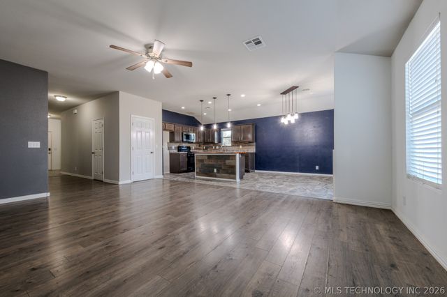 5811 E 146th Place S, Bixby, OK 74008