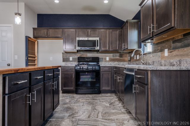 5811 E 146th Place S, Bixby, OK 74008