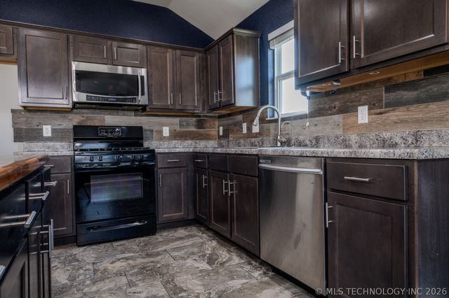 5811 E 146th Place S, Bixby, OK 74008