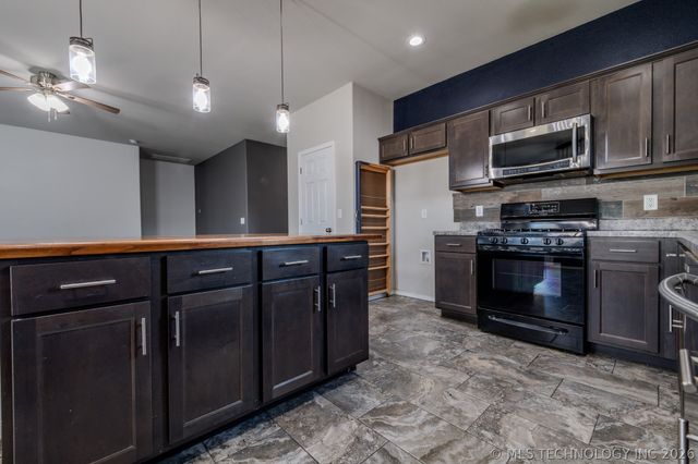 5811 E 146th Place S, Bixby, OK 74008