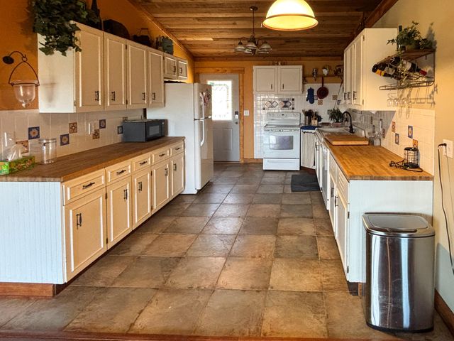 6300 County Road 647, Theodosia, MO 65761
