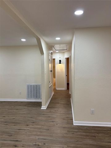 3205 Kleinmann Avenue, Galveston, TX 77551