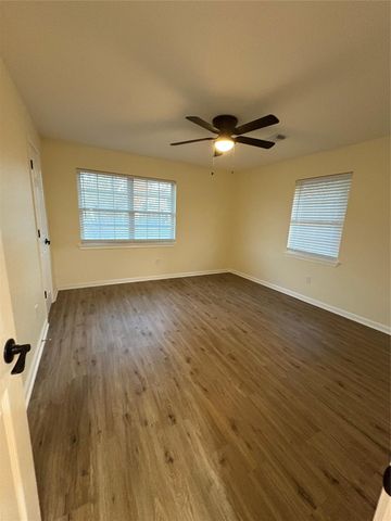 3205 Kleinmann Avenue, Galveston, TX 77551